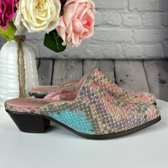OAK TREE WESTERN WEAR Muti Color Snakeskin Print Leather Low Heel Mules - Picture 5 of 17